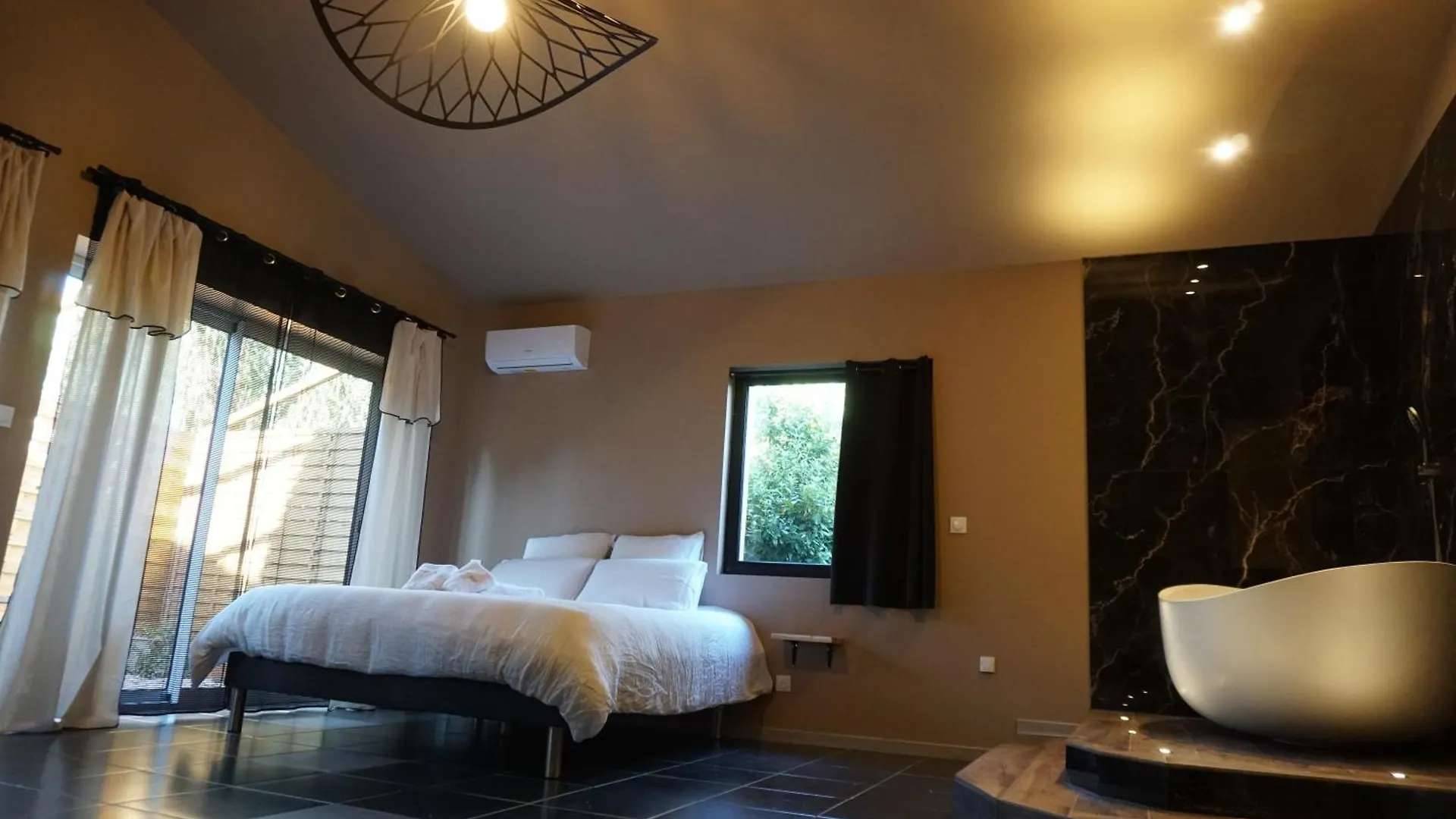 Chambre Privee Avec Baignoire Double Grans